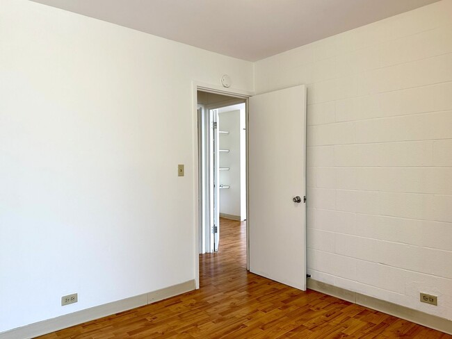 Building Photo - Pet Friendly - Diamond Head Hillside 2BR/1...