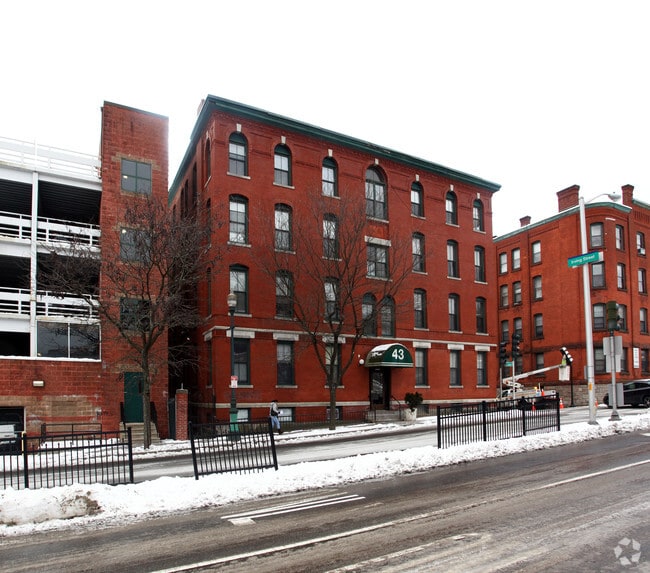 Building Photo - 43 Austin St