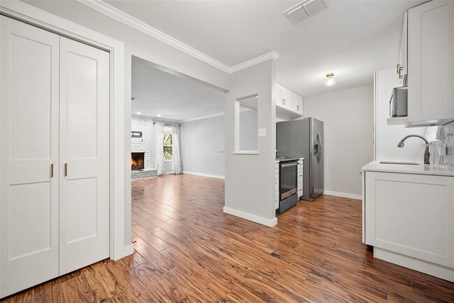 Building Photo - 810 Banister Ln