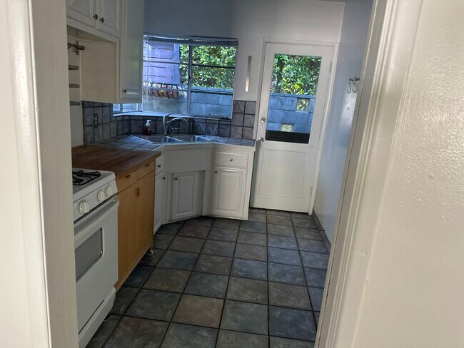 Kitchen - 710 Copeland Ct