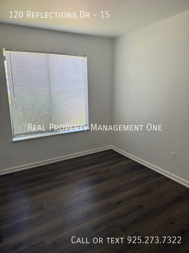 Building Photo - 120 Reflections Dr