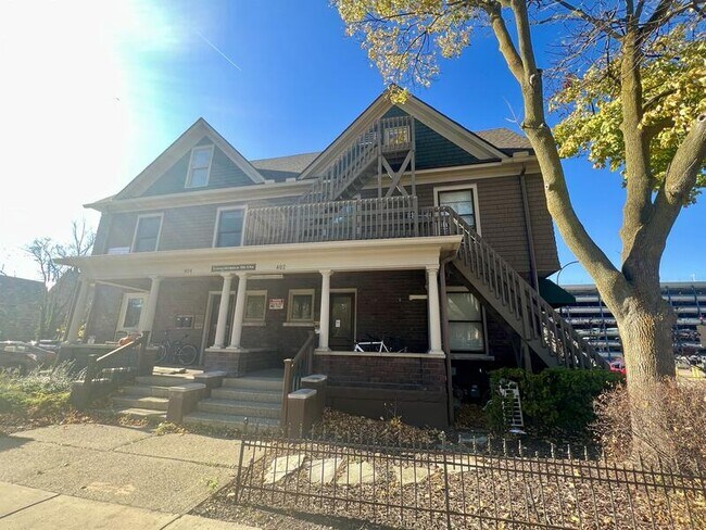 Building Photo - 402 S 5th Ave