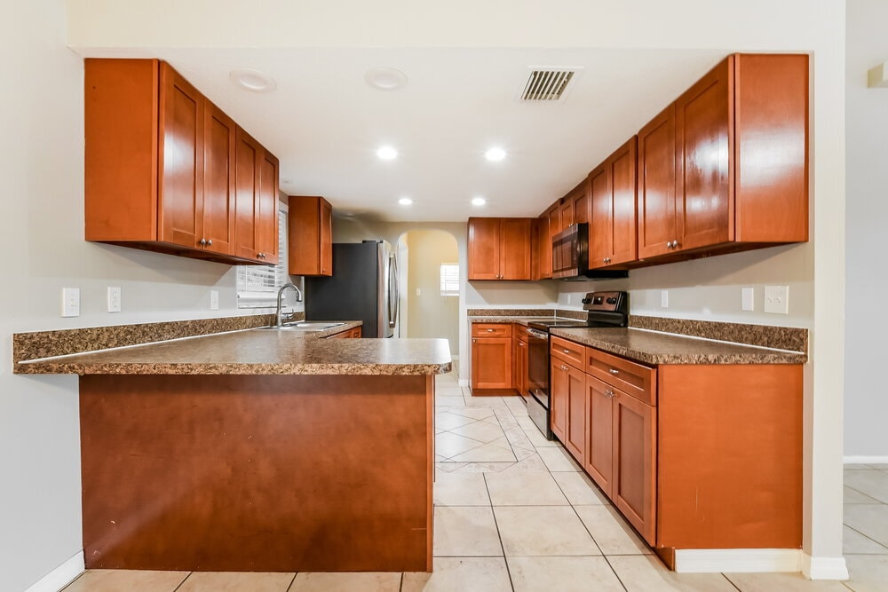 Building Photo - 829 W Birchwood Cir