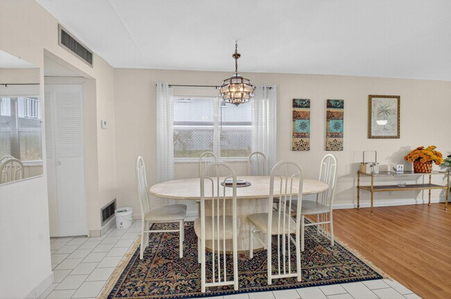 Building Photo - 359 Saxony Trail