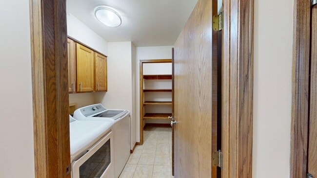 Building Photo - 1209 W Wausau Ave