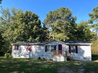 Building Photo - Renovated Home