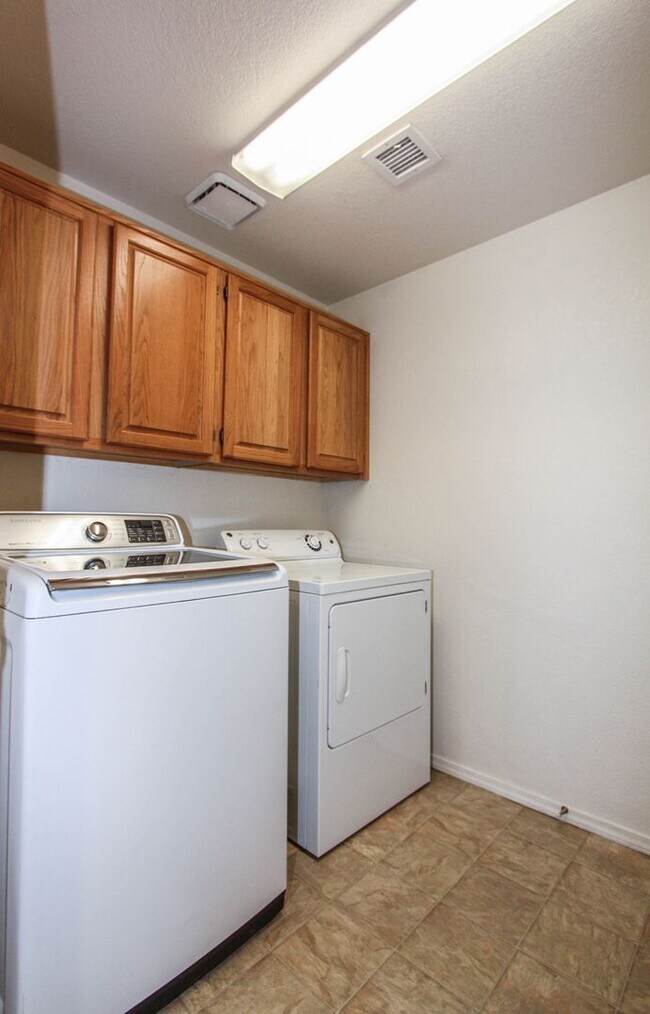 Building Photo - Yavapai Hills 3 Bedroom Home - APPLICATION PENDING