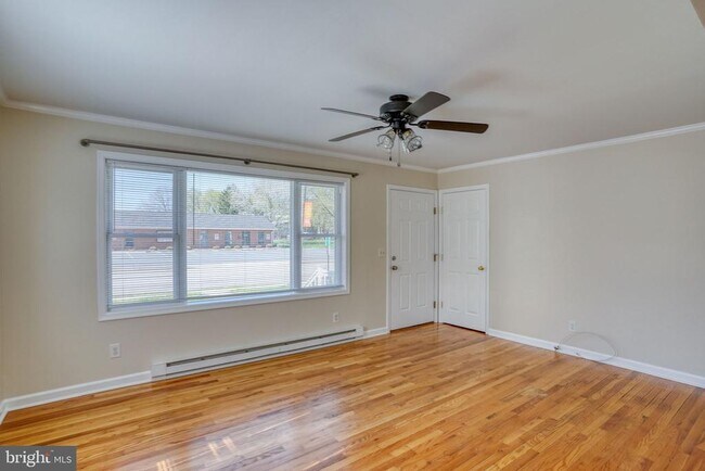 Building Photo - 206 N Main St