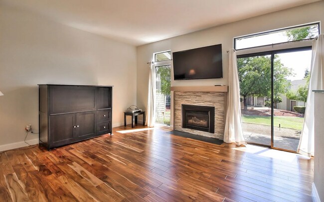 Building Photo - 3 bedroom townhome - Ridgemark