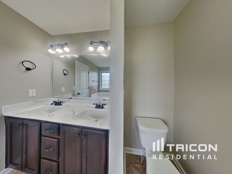 Building Photo - 1123 Freedom Dr