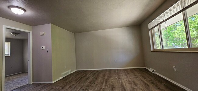 Building Photo - AVAILABLE NOW! Arvada 3 Bed 2 Bath Duplex New Paint New Flooring!