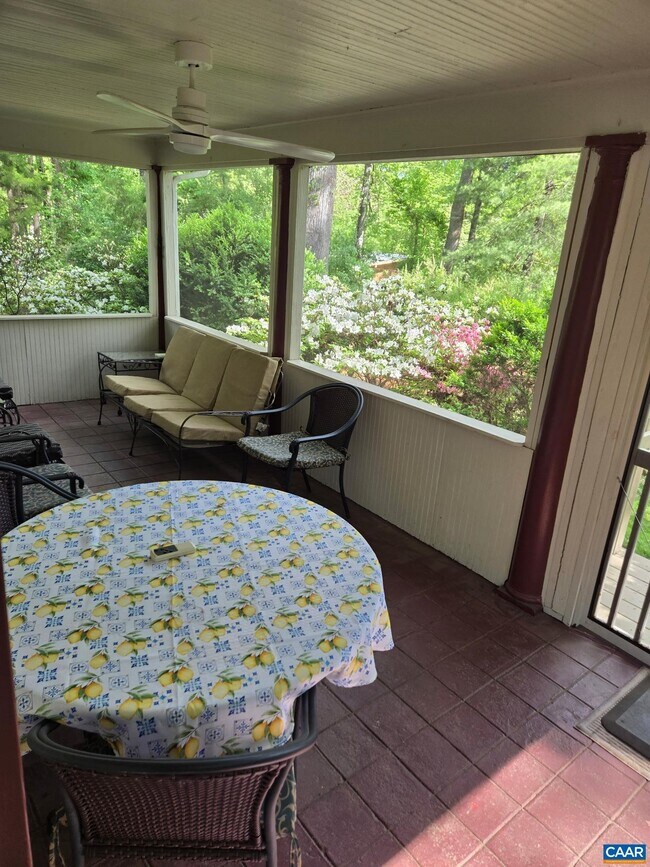 Building Photo - 954 Old Lynchburg Rd