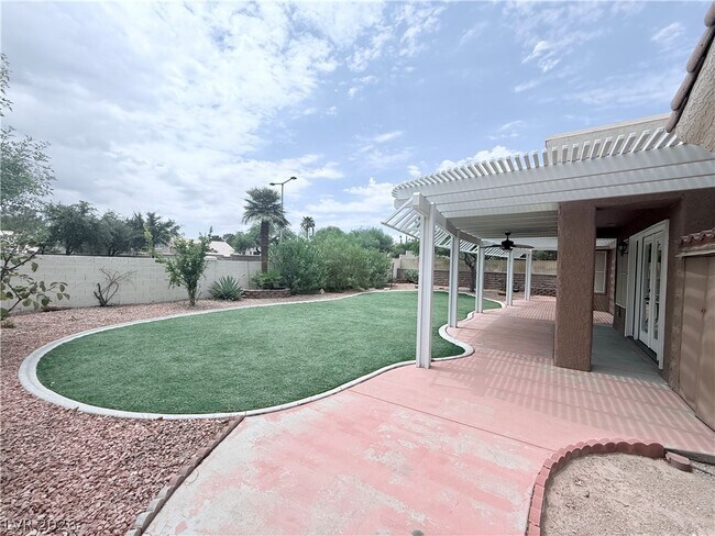 Building Photo - 9709 Blue Bell Dr