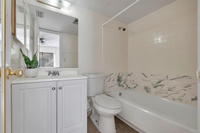 Building Photo - 2651 Riverside Dr