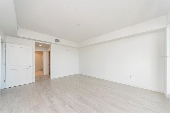 Building Photo - 125 Island Way