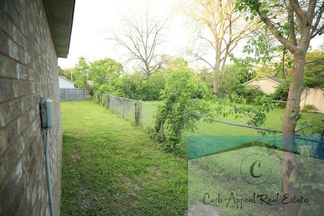 Building Photo - Luxury 2 bed, 1 bath duplex with garage- recent construction!! Washer, dryer and internet, cable ...