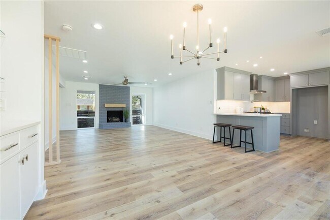 Building Photo - 10819 Oasis Dr