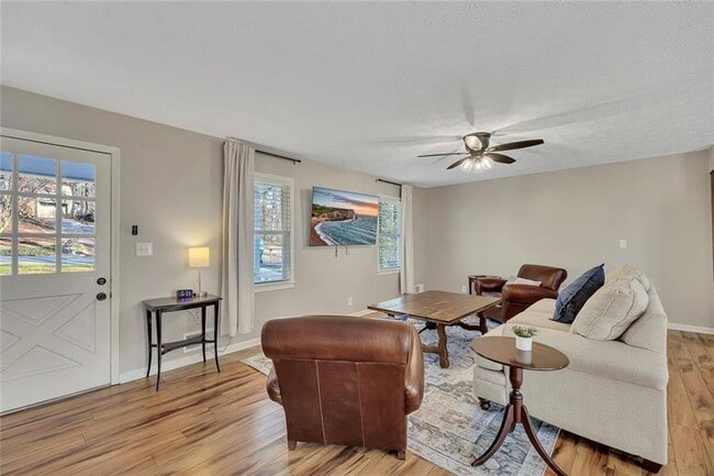 Building Photo - 303 Nottingham Dr