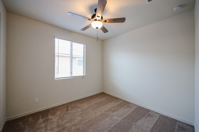 Building Photo - 4 Bedroom + Den in Foothills at Northpointe