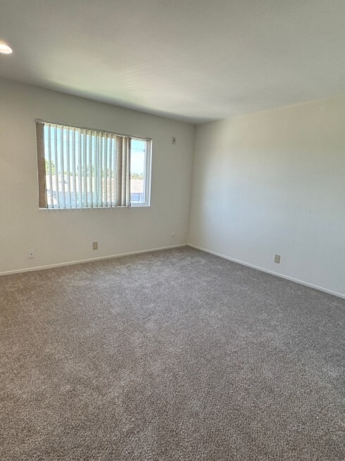Bedroom - 400 N Acacia Ave