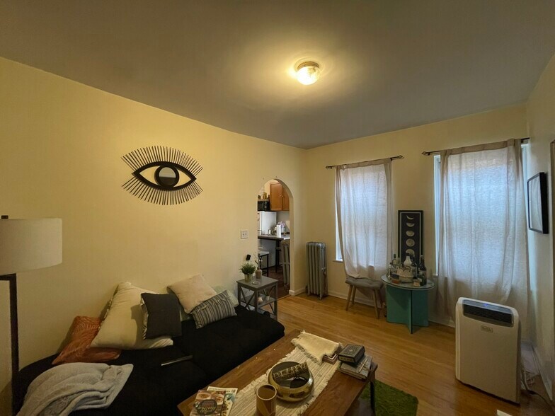 Building Photo - 47 Joy St