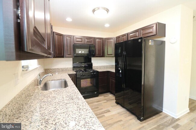 Building Photo - 120 Salerno Dr