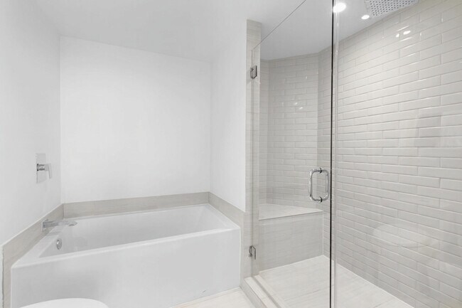 Building Photo - 4010 S Ocean Dr