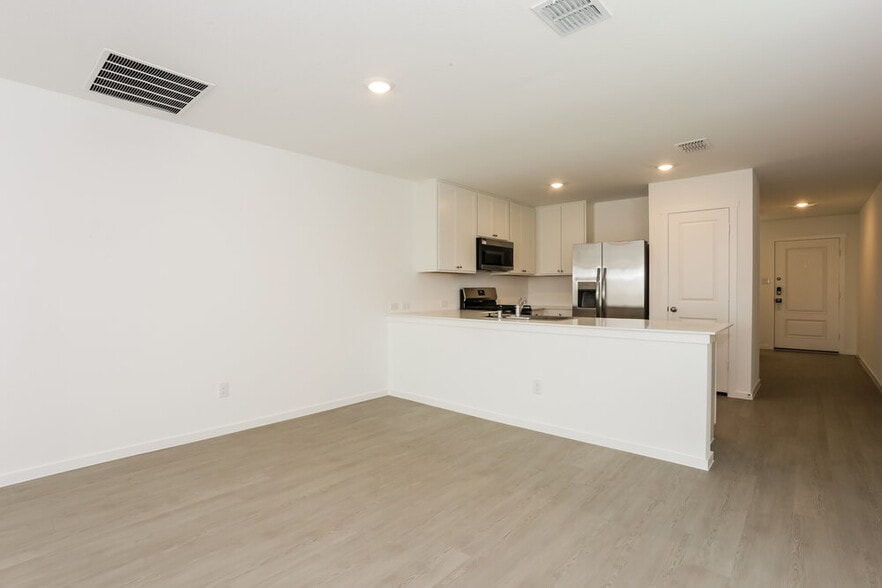 Building Photo - 1725 Crossbill St