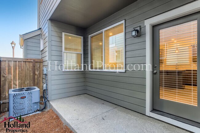 Building Photo - Gorgeous 4 Beds 2.5 Baths Single Family in...