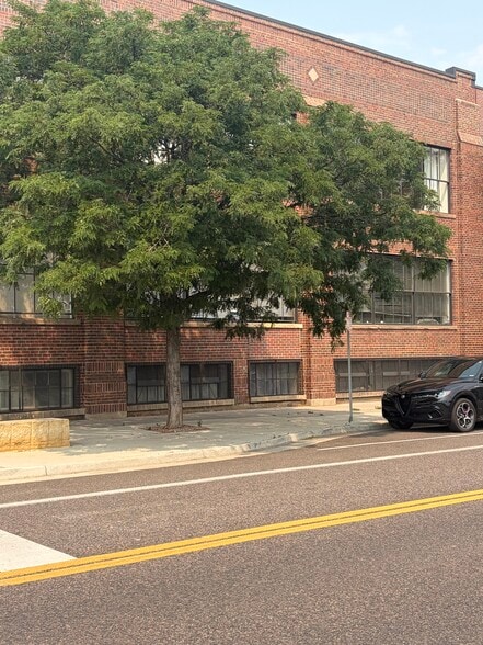 Building Photo - 1777 E 39th Ave