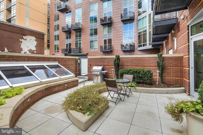 Building Photo - 1515 15th St NW