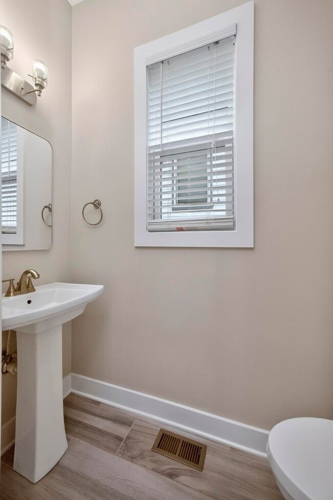 Building Photo - 4704A Kentucky Ave