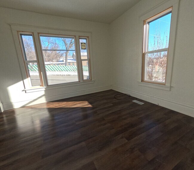 Building Photo - 1305-07 McDonald RENT/RENT-T0-OWN