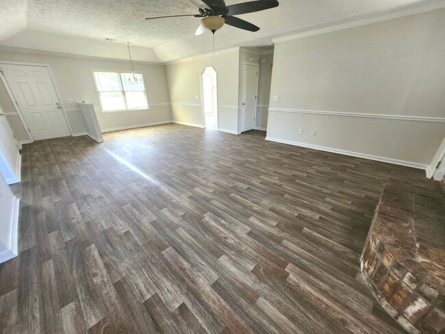 Building Photo - North Columbus 3 Bedrooms 2 Baths fenced