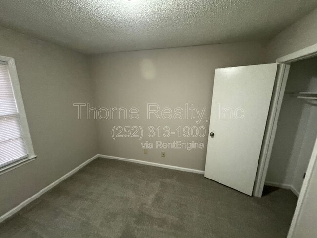 Building Photo - 2257 Sherwood Ave