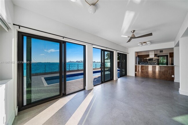 Building Photo - 1351 Bay Terrace