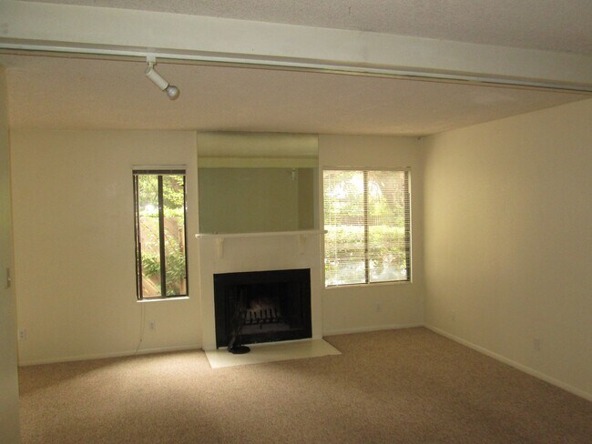 Building Photo - 570 Peach St