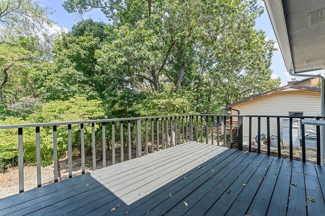 Building Photo - 7 Whitwick Ln