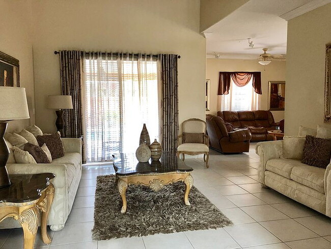 Building Photo - "Spacious 4-Bed Oasis with Granite Elegance & Pool in Miami Lakes"