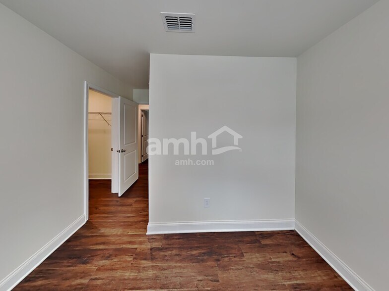 Building Photo - 881 Headland Wy