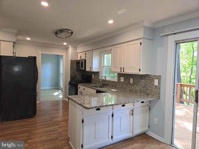 Building Photo - 2205 Blue Valley Dr
