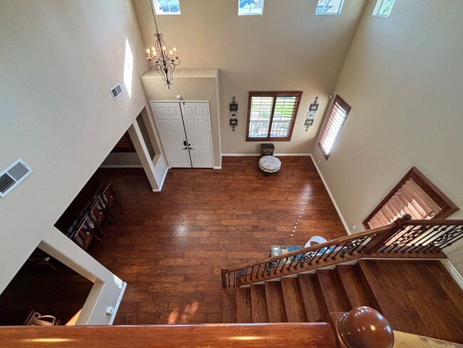 Building Photo - Gorgeous and spacious 5 bedroom FURNISHED home in Canyon Crest for rent!