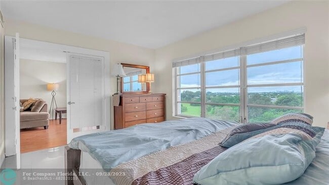 Building Photo - 3150 N Palm Aire Dr