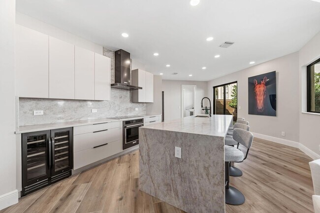 Building Photo - 2658 Players Ct