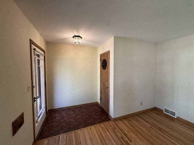 Building Photo - Charming 3-Bed Oasis with Fireplace & Finished Basement in Richfield!