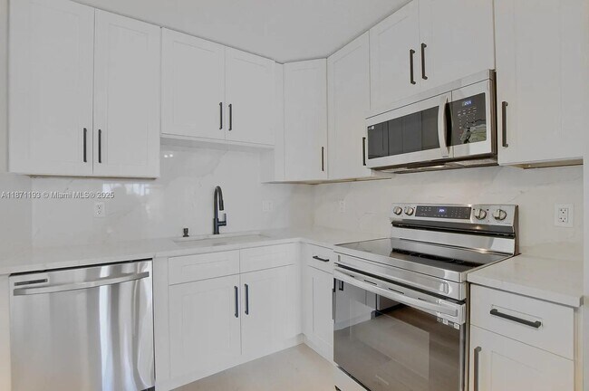 Building Photo - 2650 Greenwood Terrace