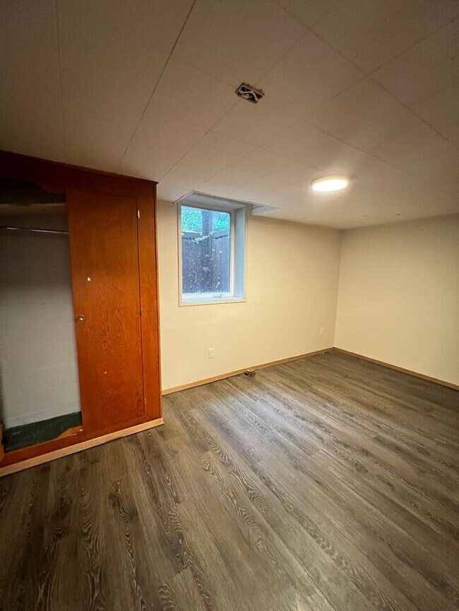 Building Photo - Reserve Now: Spacious, Newly Renovated 5-B...