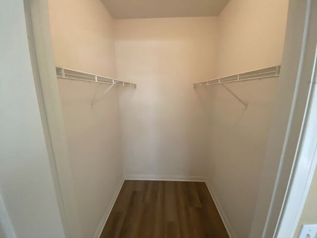 Building Photo - r0299