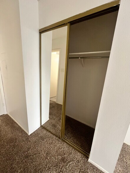 Building Photo - 1812 Gary's Park St