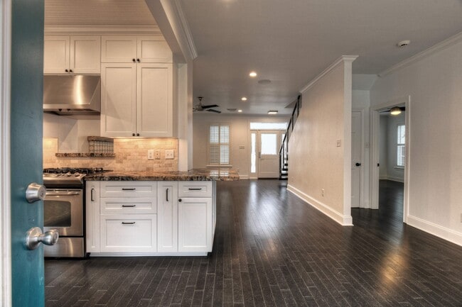 Building Photo - 5912 Auden St